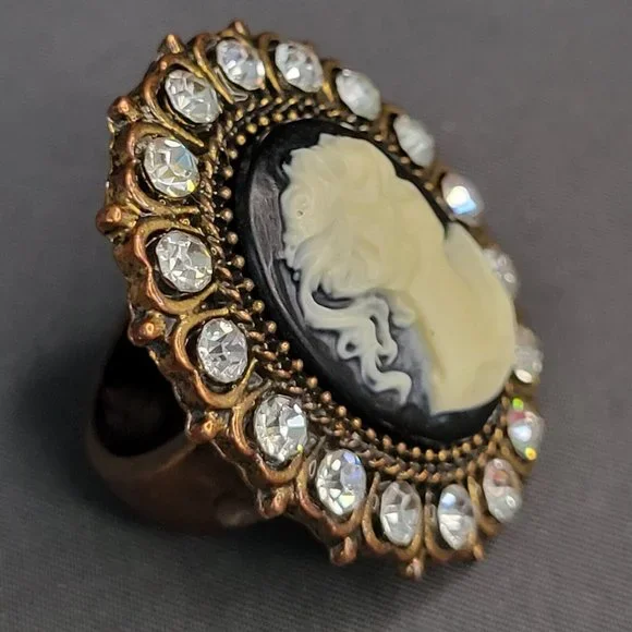 Womens Gold Tone Carved Cameo Ring With Crystal Halo Metal Accents Size 7 - Picture 4 of 6